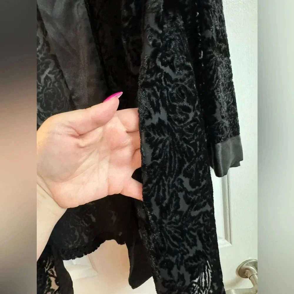 VTG Victoria’s Secret Black Lace Kimono Open Robe Coverup One Size Bohemian EUC - Picture 9 of 14
